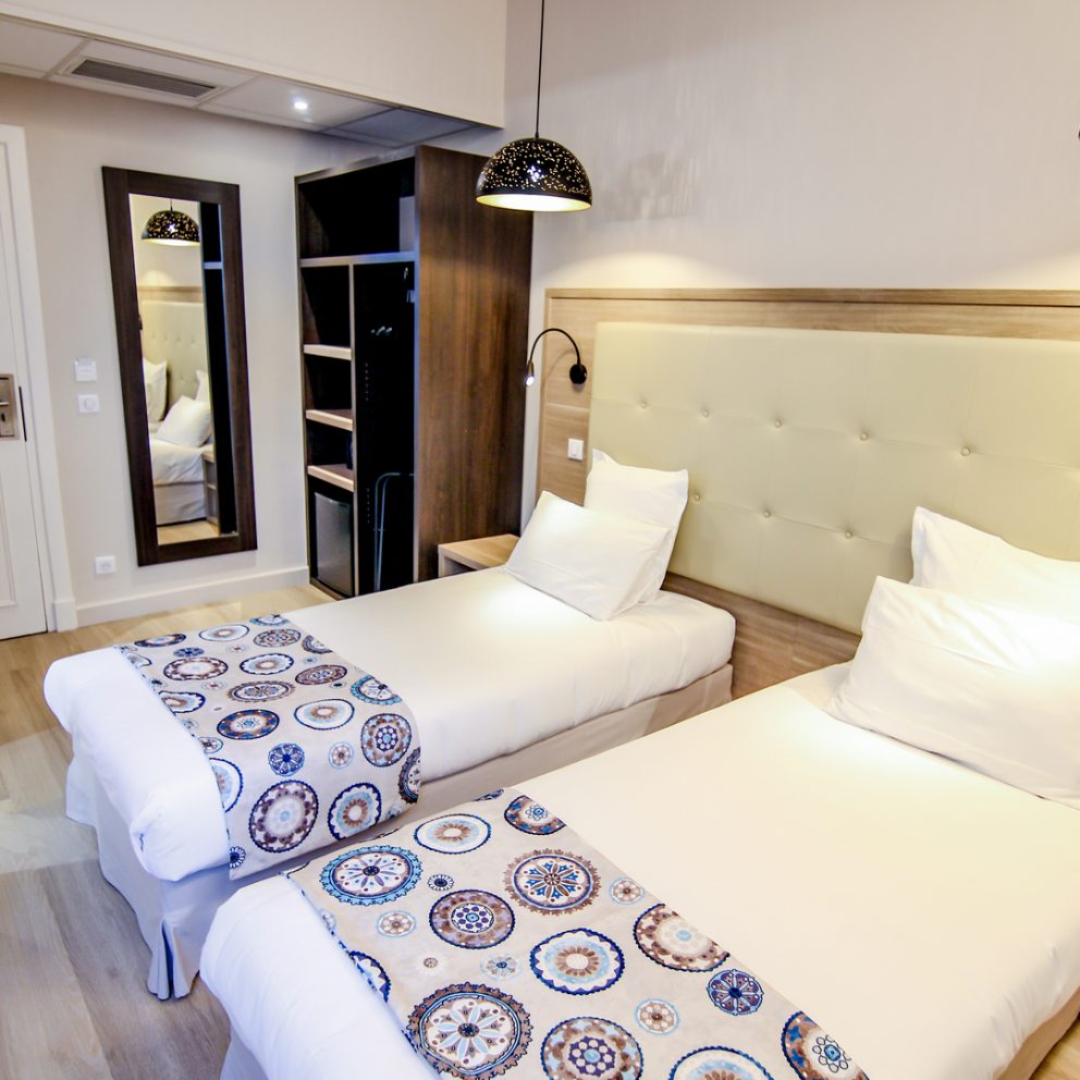 Twin bedroom - standard bedroom - hotel montaigne sarlat