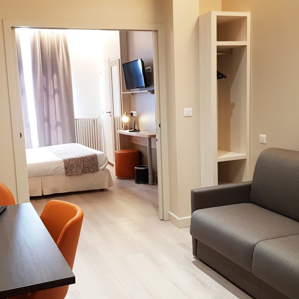 Salon et chambre Appartement Hotel Montaigne Sarlat 2 at 4 persons